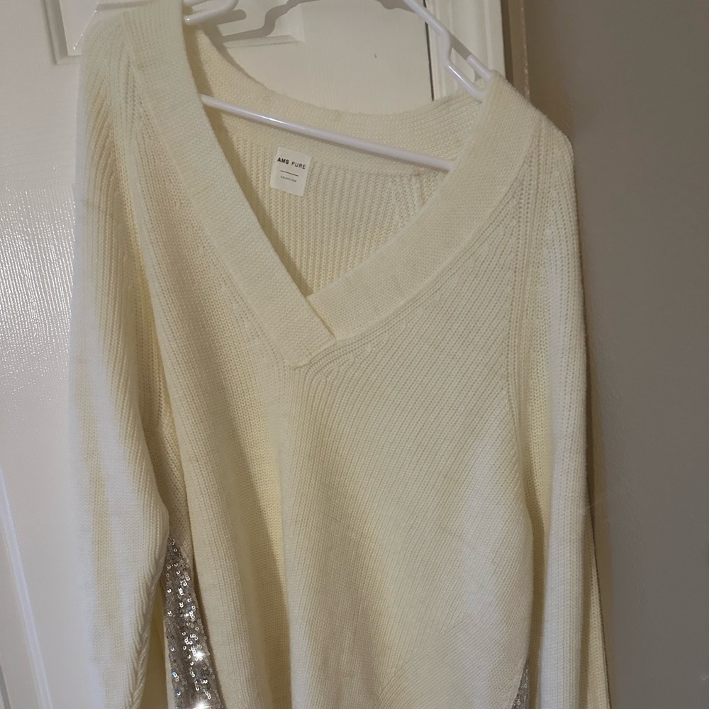 Pure AMS alpaca blend sweater with sequins on sides